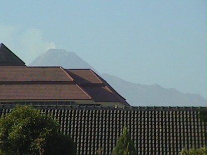 Mount Merapi - jpg - 22306 Bytes